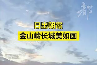 经典俩保镖？梅西和帕雷德斯、德保罗并排前行，开怀大笑？